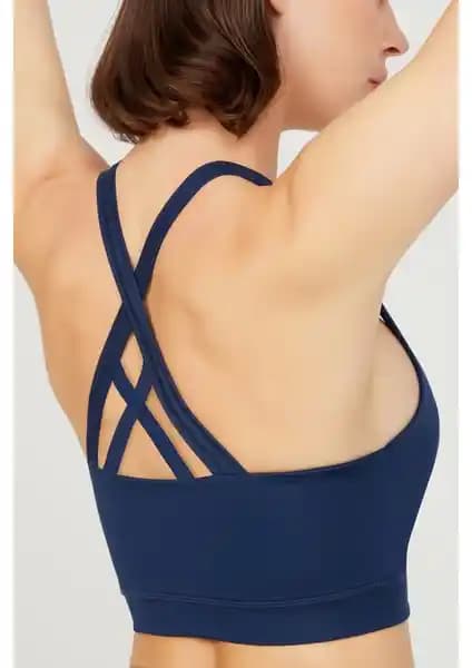 Kadınlar İçin Spor Sütyeni Karşılaştırması: Los Ojos Lacivert ve Penti Plesure Modelleri