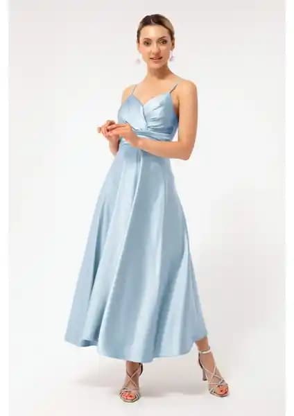 Lafaba Kadın Abiyeleri Karşılaştırması: Mavi ve Lacivert Seçeneklerin Detaylı Analizi