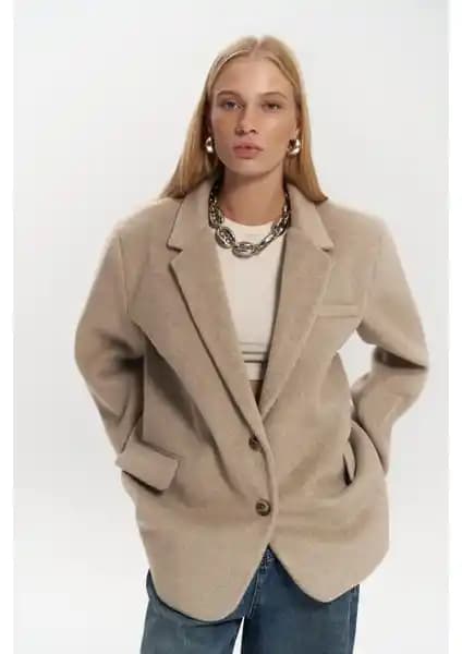 Mai Howell Taupe ve Mai Proenza Koyu Kahve Blazer Karşılaştırması: Tasarım, Kalite ve Kullanıcı Yorumları