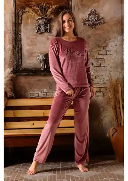 Nisanca Kadife ve Pamuklu Pijama Takımları Karşılaştırması: Konfor ve Şıklık Analizi