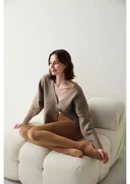 Penti Termal ve Peluşlu Siyah Külotlu Çorap Karşılaştırması: Isı Yalıtımı ve Tasarım Özellikleri