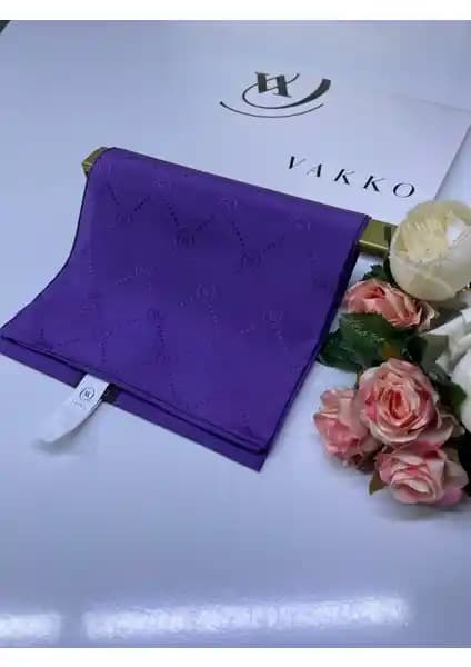 Vakko Eşarp ve Yeni Sezon Şal Karşılaştırması: Malzeme, Boyut ve Kullanım Özellikleri