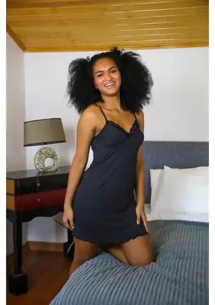 Akbeniz ve Nicoletta Kadın Gecelikleri Karşılaştırması: Özellikler ve Kullanıcı Yorumları