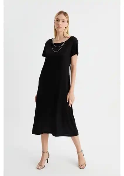 Alexander Gardi Kadın Elbiseleri Karşılaştırması: Salaş ve Yırtmaçlı Modellerin Özellikleri