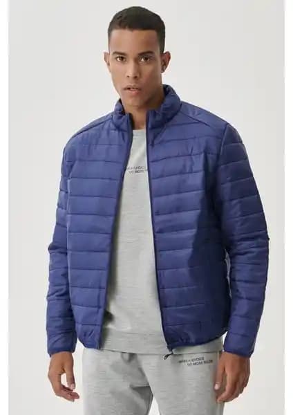 Altınyılz<dı>z Classics Indigo ve AVVA Lacivert Şişme Mont Karşılaştırması