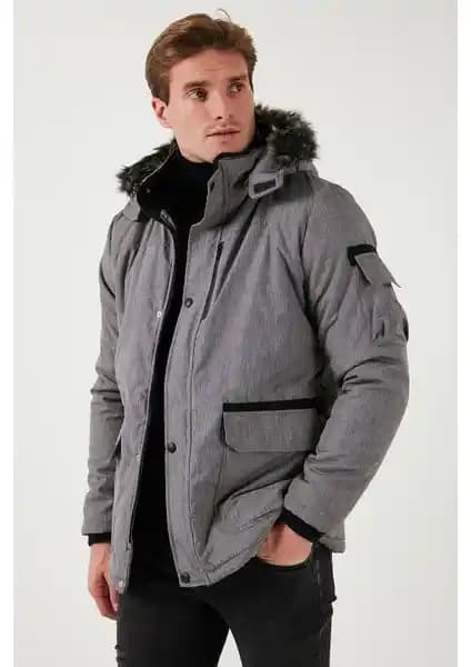 Buratti Peluş Astarlı ve DeFacto Regular Fit Mont Karşılaştırması: Hangi Mont Daha Uygun