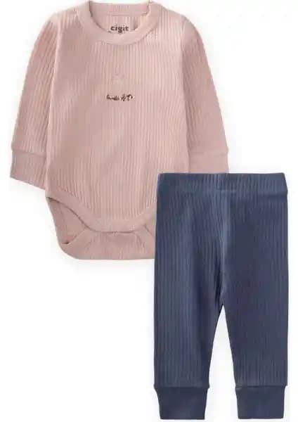 Cigit Nakışlı Mevsimlik Zıbın Takımı ile DeFacto Kız Bebek 2'li Takım Karşılaştırması