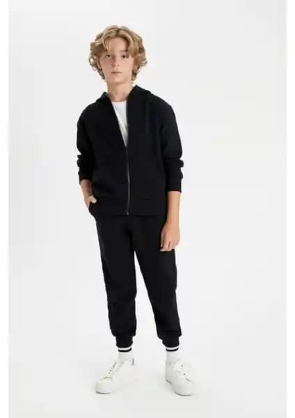 DeFacto Erkek Çocuk Eşofman Altları Karşılaştırması: Kalite, Konfor ve Tasarım Analizi