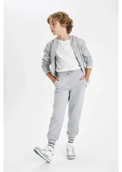 DeFacto Erkek Çocuk Eşofmanları Karşılaştırması: Rahat ve Şık Modellerin Özellikleri