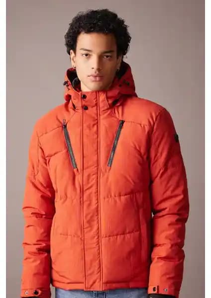 DeFacto Şişme Mont Karşılaştırması: Isı Yalıtımlı ve Kapüşonlu Modellerin Özellikleri