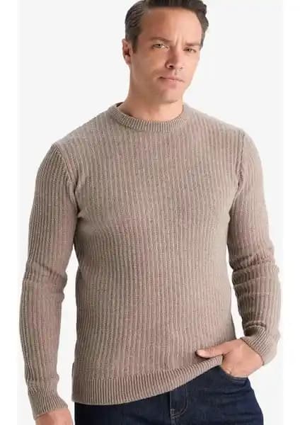 DeFacto ve Mmetalic Erkek Bisiklet Yaka Kazak ve Sweatshirt Karşılaştırması