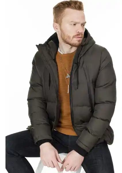 Erkek Kışlık Mont Karşılaştırması: Buratti Slim Fit ve Kürklü Şişme Mont Özellikleri