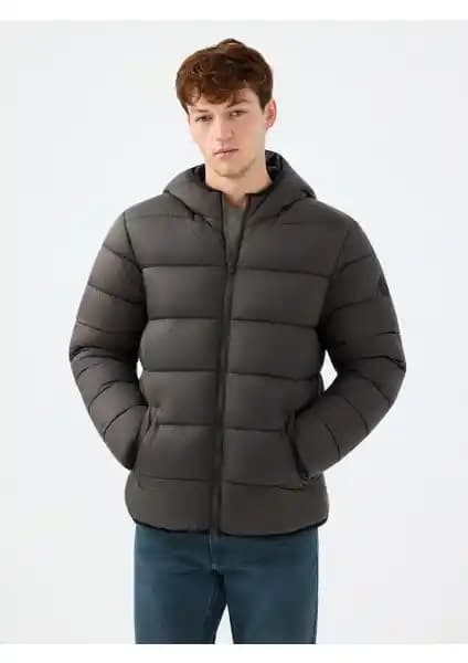 Erkek Montleri Karşılaştırması: Loft Regular Fit ve Lumberjack Modelleri Analizi