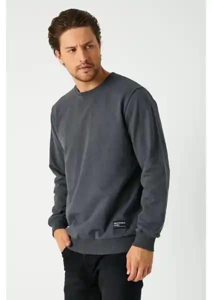 Erkek Sweatshirt Modelleri Karşılaştırması: Antrasit ve Siyah Seçeneklerin Özellikleri