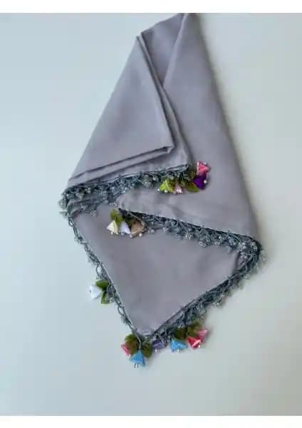 Geleneksel ve Modern Yazma Eşarp Karşılaştırması: Malzeme, Tasarım ve Kullanım Özellikleri