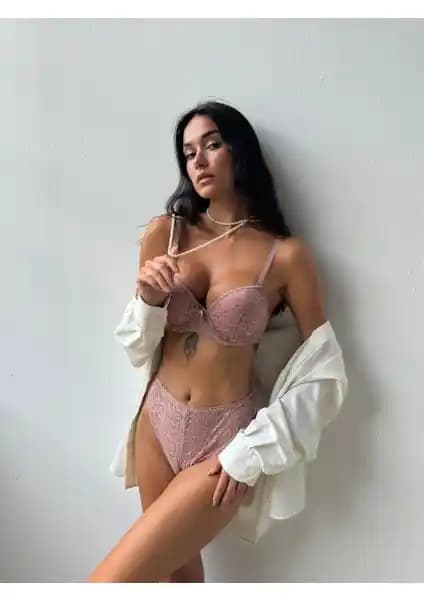 İki Popüler Kadın İç Giyim Ürünü Karşılaştırması: Tasarım, Konfor ve Kullanım Özellikleri