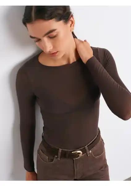 İki Popüler Uzun Kollu Bluz Modelinin Karşılaştırması: Tasarım, Kumaş ve Kullanım Özellikleri