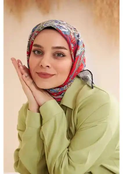 İpekhan Eşarp Modelleri Karşılaştırması: Kırmızı ve Twist Desenleri Analizi