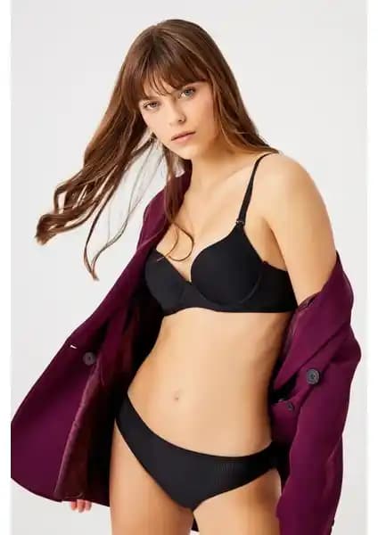 Kadın İç Giyim Ürünleri Karşılaştırması: Siyah ve Ten Rengi Sütyenlerin Özellikleri