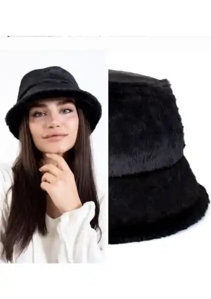Kadın Kış Aksesuarları: Peluş Bucket Şapka ve Triko Bere Karşılaştırması