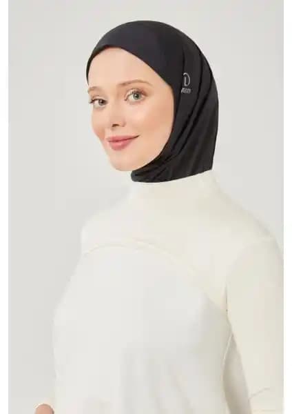 Kadın Tesettür Aksesuarları Karşılaştırması: Balıkçı Yakalı Boyunluk ve Kaymayan Bone