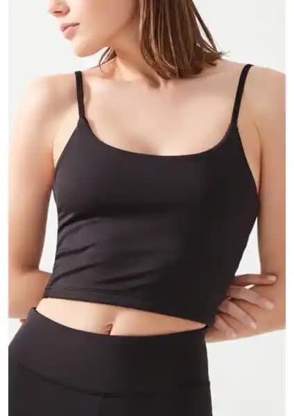 Los Ojos Spor Sütyenleri Karşılaştırması: Siyah Askılı ve Lacivert Hafif Destekli Modeller