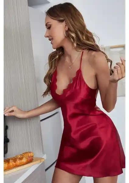 Merry See Gece Kıyafetleri Karşılaştırması: Sırt Dekolteli ve Yırtmaçlı Uzun Gecelikler