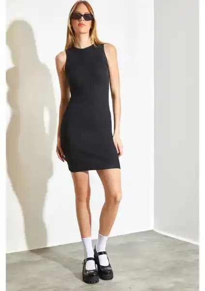 Shade Elbise Karşılaştırması: Kaşkorse ve Viskon Modellerinin Özellikleri ve Kullanım Alanları