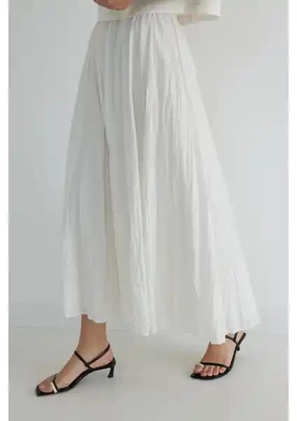 Suud Collection Etek Karşılaştırması: Ekru Piliseli ve Siyah Saten Modelleri