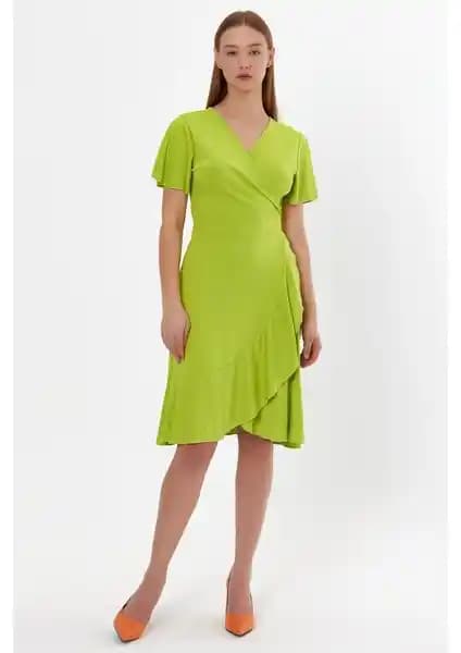 Alexander Gardi Bağlamalı Volanlı Kruvaze Elbise: Günlük Şıklık ve Konforun Birleşimi