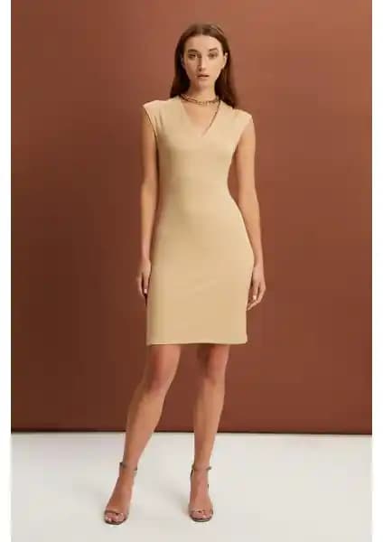 Alexander Gardi V Yaka Kalem Elbise: Modern ve Rahat Kadın Giyim Seçeneği