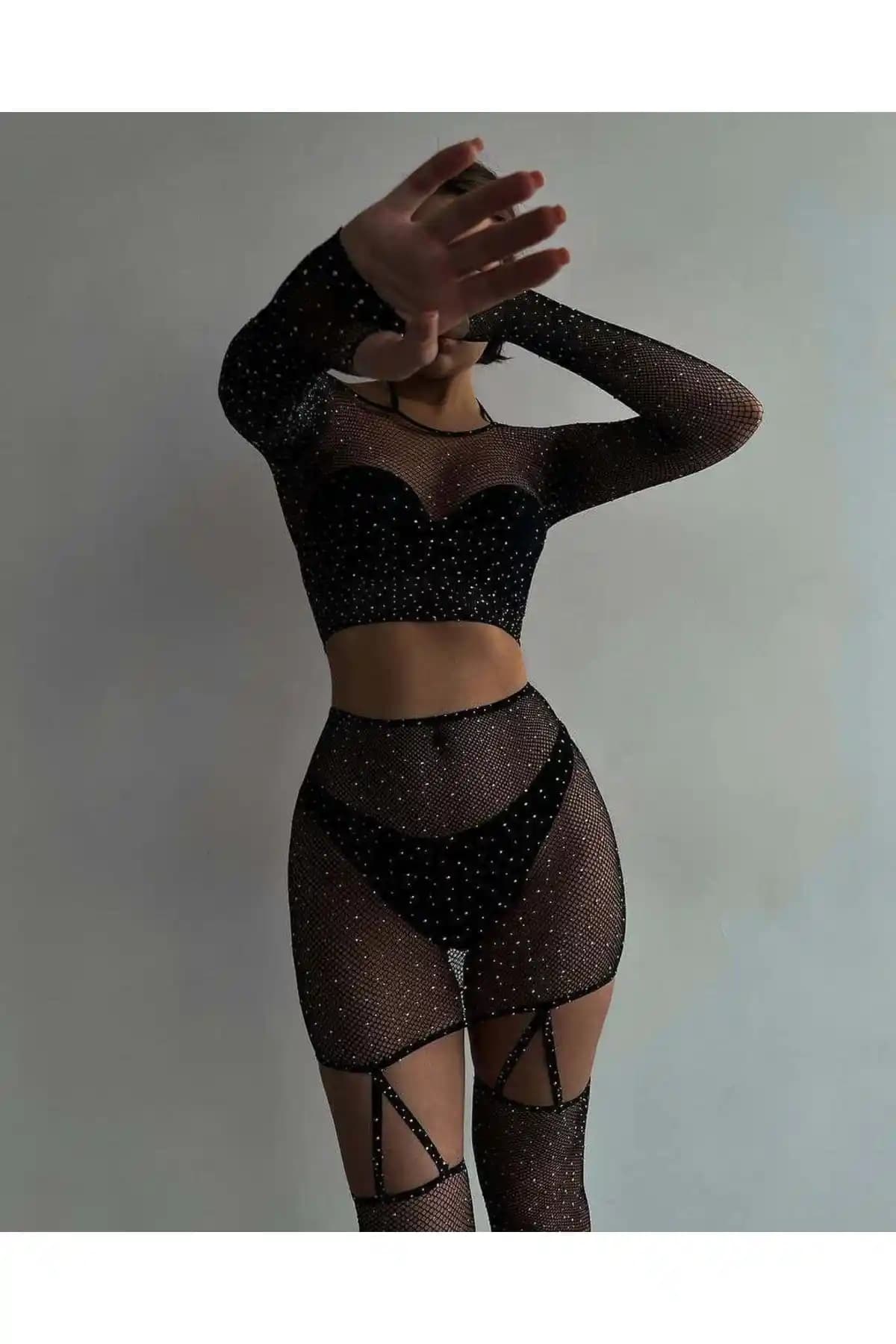 Alissa Taşlı Tasarım Jartiyer Takımı: Şıklık ve Konforun Bir Arada Sunulduğu Modern İç Giyim Ürünü