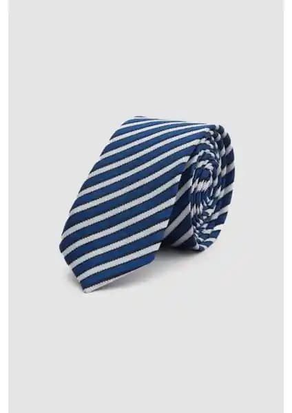 D'S Damat Lacivert Desenli 5,5 cm Kravat: Şıklık ve Zarafetin Modern Yansıması