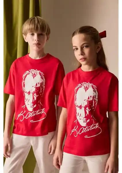DeFacto Erkek Çocuk Atatürk Baskılı Kısa Kollu Tişörtü Günlük ve Özel Kullanım İçin