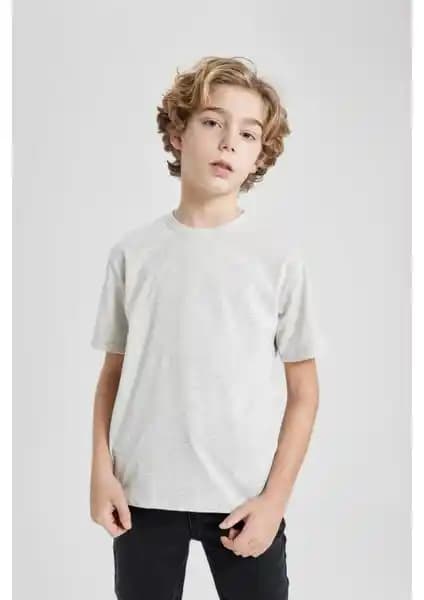 DeFacto Erkek Çocuk Bisiklet Yaka Basic Tişörtleri Günlük ve Spor Kullanımına Uygun