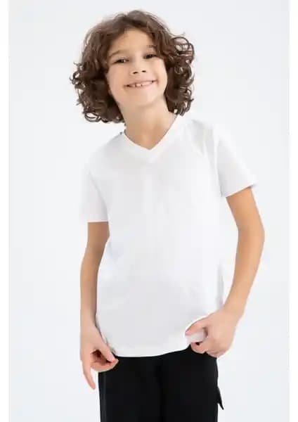DeFacto Erkek Çocuk V Yaka Kısa Kollu Tişörtü Modern ve Rahat Tasarım Özellikleriyle