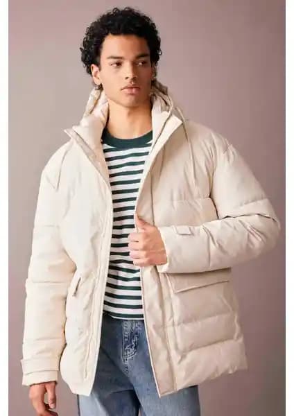 DeFacto Slim Fit Dar Kesim Şişme Mont Kapüşonlu Erkek Kış Giyim Seçenekleri 2023