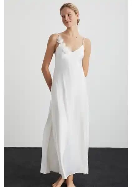 Kom Rose Uzun Gecelik: Şıklık ve Konfor Sunan İstanbul Üretimi Lüks Gece Kıyafeti