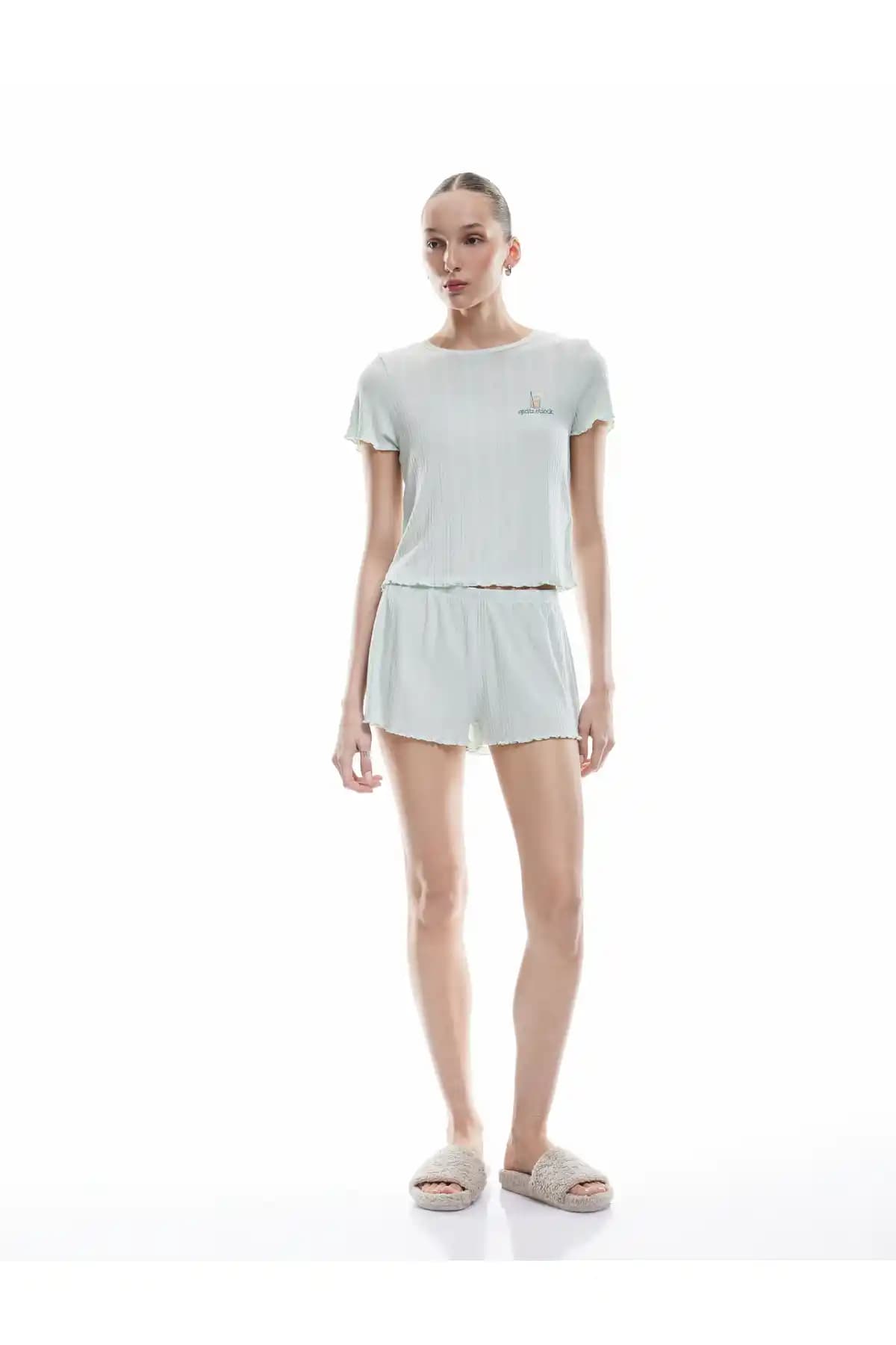 Koton Kaşkorse Modal Kumaş Kısa Kollu Şortlu Pijama Takımı Yumuşak ve Şık Tasarım