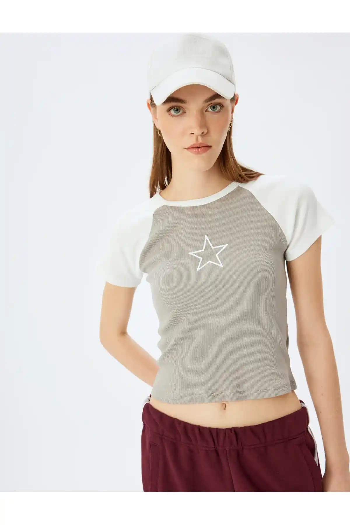Koton Yıldız Baskılı Reglan Kollu Kaşkorse Slim Fit Tişört Günlük ve Şık Kombinler İçin