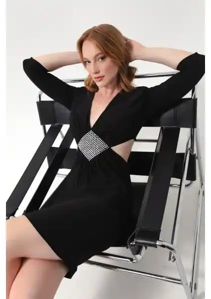 Lafaba Kadın Siyah Bel Dekolteli Taşlı Mini Abiye Elbise Şıklık ve Zarafetin Modern Yansıması