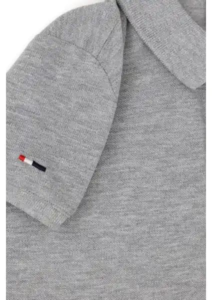 U.S. Polo Assn. Erkek Çocuk Gri Melanj ve Kırmızı Tişört Karşılaştırması