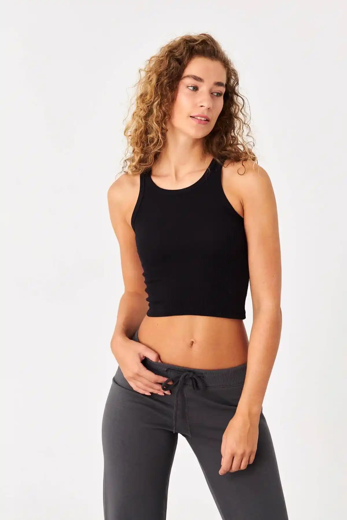 Addax Halter Yaka Fitilli Crop Atlet Şıklık ve Konfor Sunan Modern Tasarım