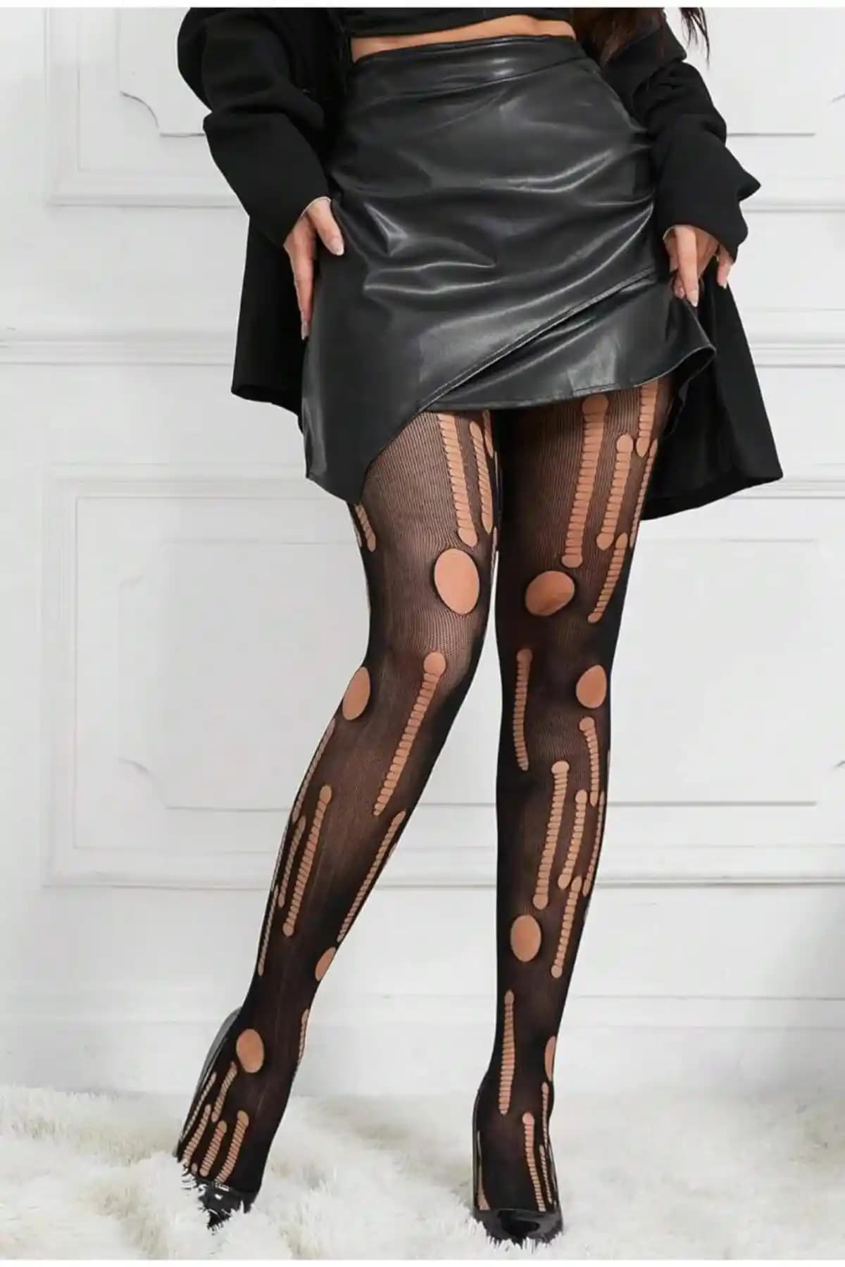 Bernato Yanları Açık Delik Desenli File Özel Bölgesi Kapalı Jartiyer Şıklık ve İşlevselliğin Modern Buluşması