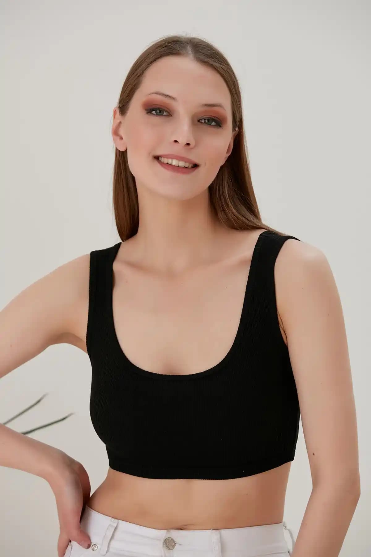 CATSPY Siyah Fitilli Atlet: Modern ve Konforlu Günlük Spor Giyim Parçası