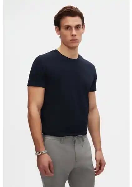 D'S Damat Slim Fit Lacivert Bisiklet Yaka T-shirt Erkekler İçin Şık ve Konforlu Giyim Seçeneği