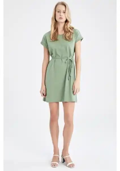 DeFacto Beli Bağcıklı Yazlık Mini Elbise Kadınlar İçin Rahat ve Şık Seçenekler
