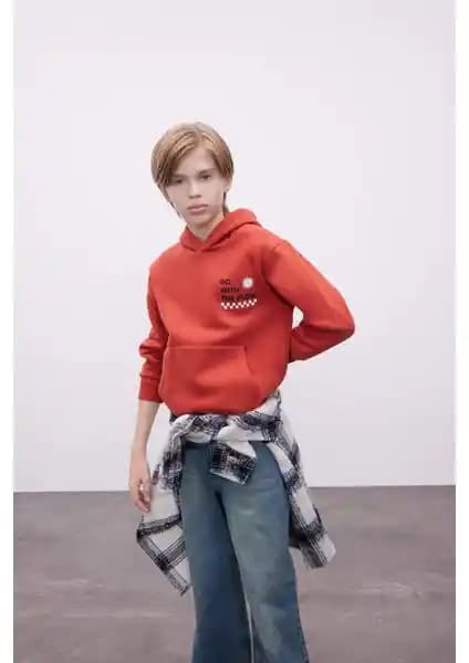 DeFacto Erkek Çocuk Cepli Yazı Baskılı Kapüşonlu Sweatshirt Günlük ve Okul Kullanımı İçin