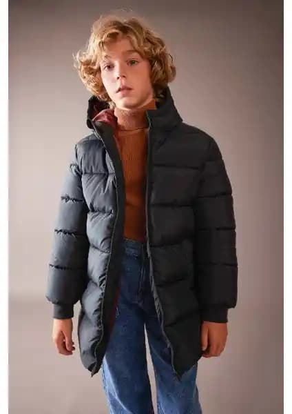 DeFacto Erkek Çocuk Su İtici Kapüşonlu Şişme Montu: Kış Ayları İçin Güvenilir ve Şık Seçenek