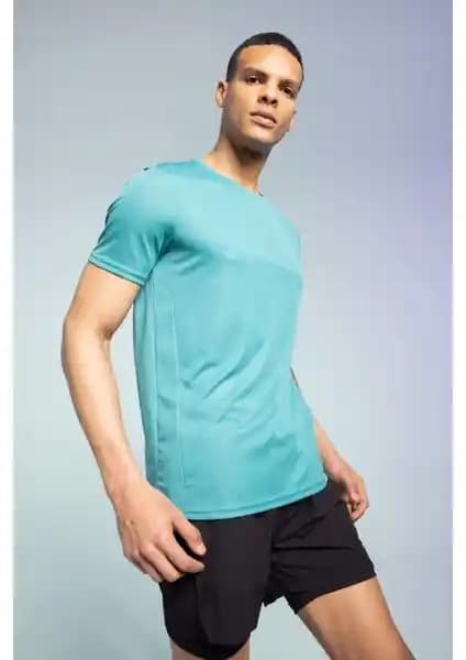 DeFacto Fit Slim Fit Bisiklet Yaka Baskılı Sporcu Tişörtü: Şıklık ve Konforun Buluşması
